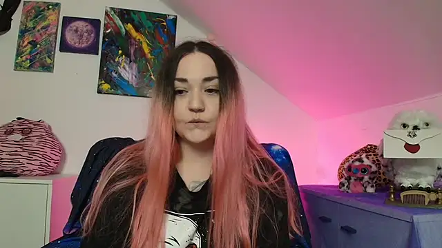 Snapshot of PinkHurricaneOfficial chatting on February 18, 2026, 3:19 pm PinkHurricaneOfficial online show from February 18, 2026, 3:19 pm