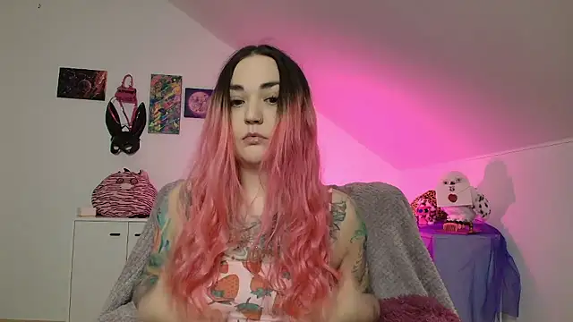 Snapshot of PinkHurricaneOfficial chatting on January 10, 2026, 11:22 pm PinkHurricaneOfficial online show from January 10, 2026, 11:22 pm