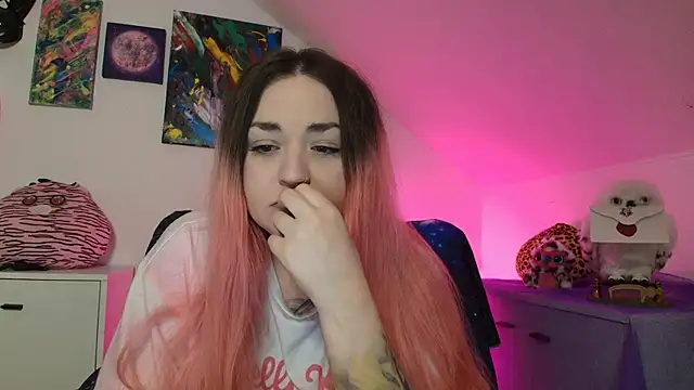 Snapshot of PinkHurricaneOfficial chatting on February 22, 2026, 3:46 pm PinkHurricaneOfficial online show from February 22, 2026, 3:46 pm