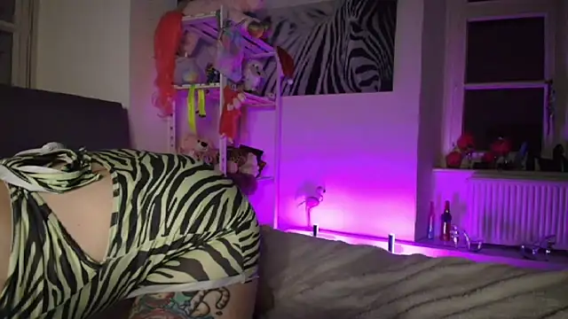 PinkHurricaneOfficial online show from March 21, 2025, 6:29 pm