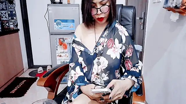 Snapshot of Miu-Le chatting on February 5, 2026, 7:53 pm Miu-Le online show from February 5, 2026, 7:53 pm