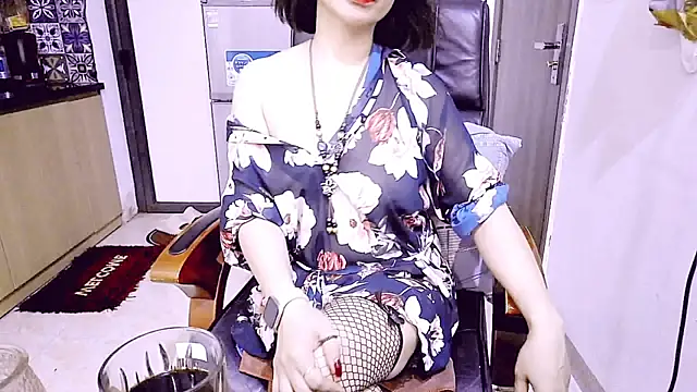 Miu-Le online show from April 18, 2026, 7:58 pm