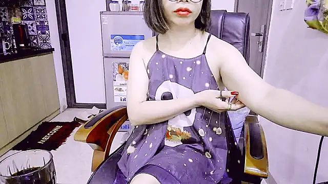 Snapshot of Miu-Le chatting on April 22, 2026, 6:14 pm Miu-Le online show from April 22, 2026, 6:14 pm