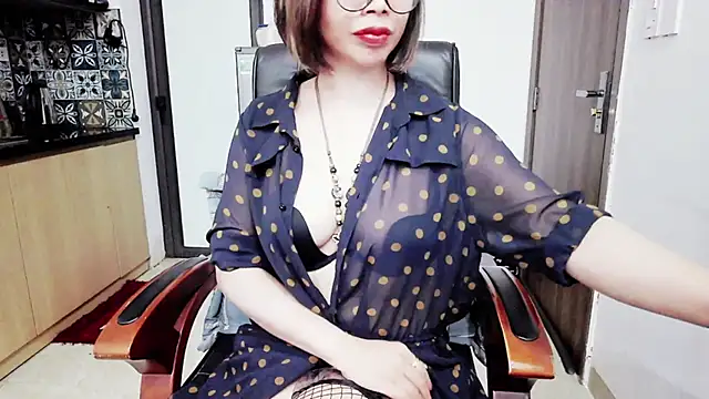 Miu-Le online show from November 5, 2025, 10:35 pm