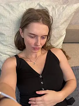 Snapshot of lovelly_molly chatting on December 21, 2025, 11:34 am lovelly molly online show from December 21, 2025, 11:34 am