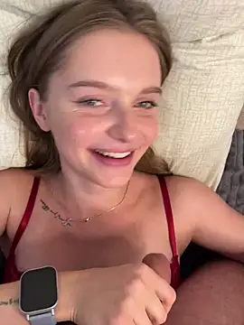 Snapshot of lovelly_molly chatting on December 19, 2025, 4:20 pm lovelly molly online show from December 19, 2025, 4:20 pm