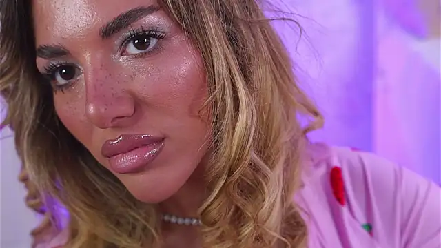 ClaraHazel online show from November 13, 2025, 7:01 am