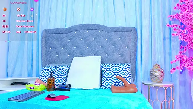 EmyBlue online show from March 6, 2025, 11:25 am