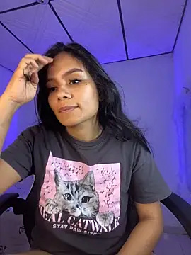 Snapshot of Riana_Kean chatting on February 6, 2025, 10:32 pm Riana Kean online show from February 6, 2025, 10:32 pm