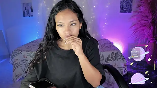 Snapshot of Riana_Kean chatting on November 28, 2025, 4:56 am Riana Kean online show from November 28, 2025, 4:56 am