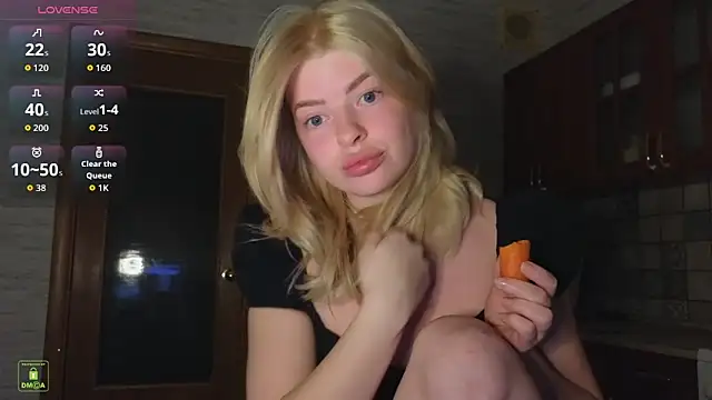 Snapshot of RinaBlondie chatting on February 4, 2026, 4:18 am RinaBlondie online show from February 4, 2026, 4:18 am