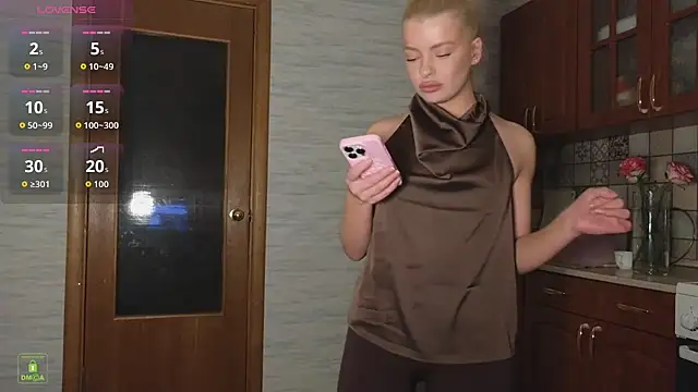 Snapshot of RinaBlondie chatting on February 23, 2026, 7:47 pm RinaBlondie online show from February 23, 2026, 7:47 pm