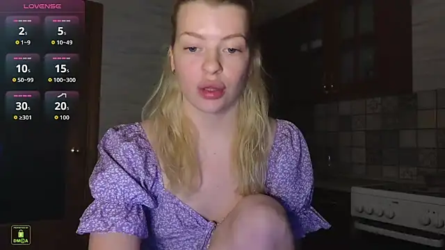 Snapshot of RinaBlondie chatting on February 1, 2026, 9:46 pm RinaBlondie online show from February 1, 2026, 9:46 pm