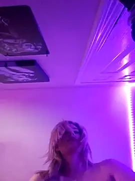 Snapshot of ellieconradxo chatting on March 21, 2025, 3:22 am ellieconradxo online show from March 21, 2025, 3:22 am