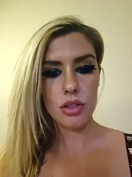 Snapshot of ellieconradxo chatting on December 25, 2024, 6:31 am ellieconradxo online show from December 25, 2024, 6:31 am