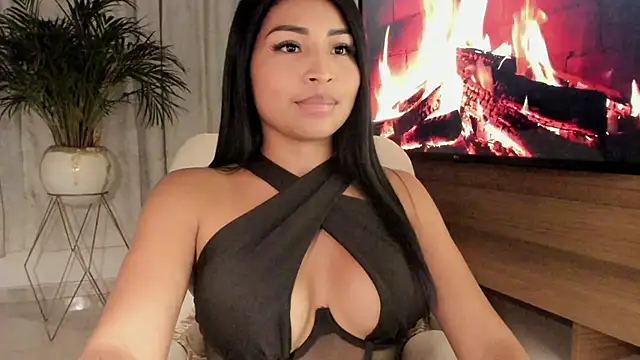 Snapshot of Pocahontascute_33 chatting on February 8, 2025, 6:22 am Pocahontascute 33 online show from February 8, 2025, 6:22 am