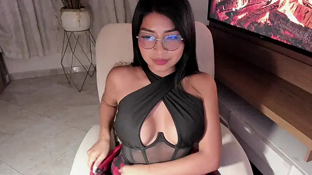 Snapshot of Pocahontascute_33 chatting on February 24, 2025, 5:43 am Pocahontascute 33 online show from February 24, 2025, 5:43 am