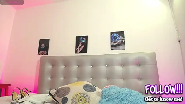 horny-juliette online show from April 1, 2026, 3:31 pm