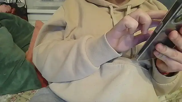 parismira online show from December 16, 2024, 3:43 pm