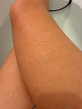 parismira online show from December 1, 2025, 3:02 pm