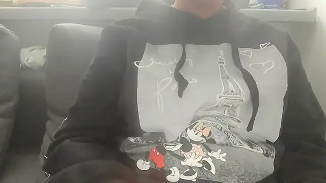 parismira online show from November 24, 2025, 1:11 pm