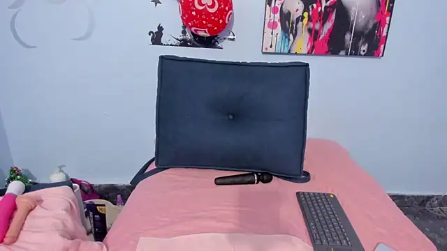  luna  sweet  online show from September 27, 2025, 2:28 am