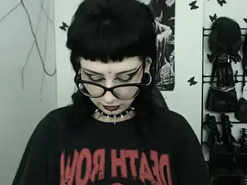 Snapshot of n0sferatus__ chatting on December 21, 2025, 4:03 am n0sferatus online show from December 21, 2025, 4:03 am