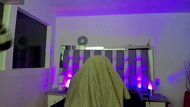 Snapshot of Megan_wolf1_ chatting on March 15, 2025, 4:02 am Megan wolf1  online show from March 15, 2025, 4:02 am