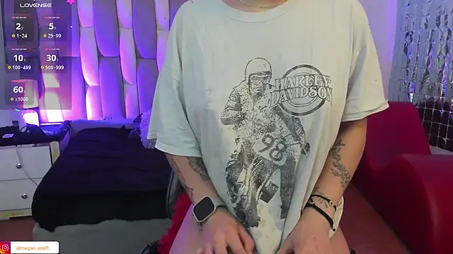 Snapshot of Megan_wolf1_ chatting on February 26, 2025, 4:41 am Megan wolf1  online show from February 26, 2025, 4:41 am