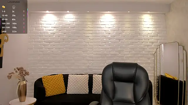 Snapshot of AmberLewis_ chatting on October 12, 2025, 11:28 pm AmberLewis online show from October 12, 2025, 11:28 pm
