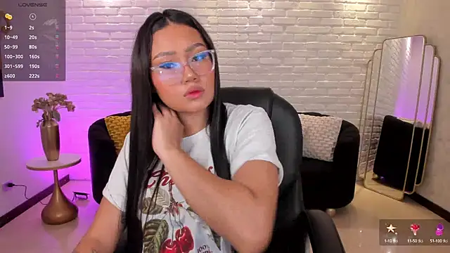 Snapshot of AmberLewis_ chatting on October 9, 2025, 2:56 am AmberLewis online show from October 9, 2025, 2:56 am