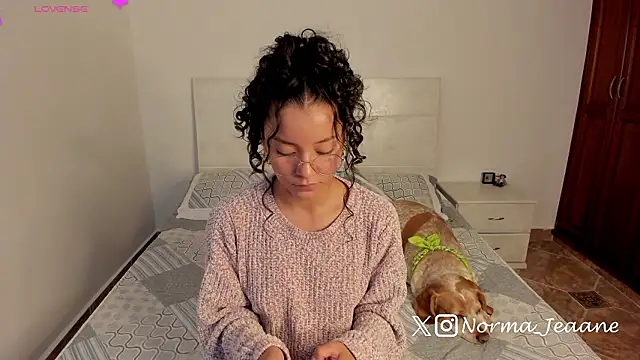 Snapshot of Norma-Jeaane chatting on February 4, 2026, 12:33 pm Norma-Jeaane online show from February 4, 2026, 12:33 pm