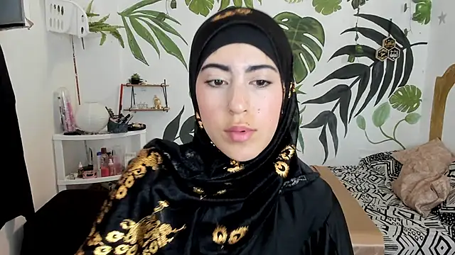 chaymae nah  online show from December 3, 2025, 1:21 pm