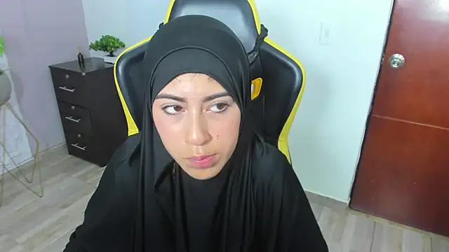 Snapshot of chaymae_nah_ chatting on March 19, 2025, 10:31 pm chaymae nah online show from March 19, 2025, 10:31 pm