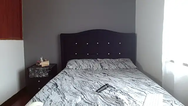 Snapshot of Emilia_1995 chatting on October 29, 2025, 2:16 pm Emilia 1995 online show from October 29, 2025, 2:16 pm