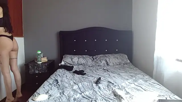 Snapshot of Emilia_1995 chatting on November 18, 2025, 5:05 pm Emilia 1995 online show from November 18, 2025, 5:05 pm