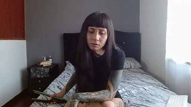 Snapshot of Emilia_1995 chatting on November 21, 2025, 4:28 pm Emilia 1995 online show from November 21, 2025, 4:28 pm