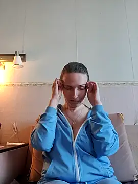 Evelina cute online show from March 28, 2026, 2:29 pm