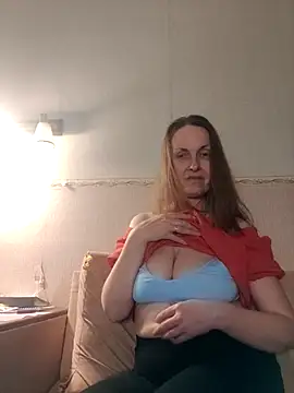 Snapshot of Evelina_cute chatting on November 17, 2025, 8:02 pm Evelina cute online show from November 17, 2025, 8:02 pm