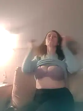 Snapshot of Evelina_cute chatting on November 20, 2025, 5:57 pm Evelina cute online show from November 20, 2025, 5:57 pm