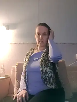 Snapshot of Evelina_cute chatting on December 15, 2025, 1:28 pm Evelina cute online show from December 15, 2025, 1:28 pm