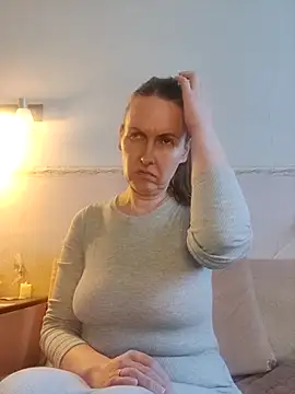 Snapshot of Evelina_cute chatting on February 10, 2026, 1:54 pm Evelina cute online show from February 10, 2026, 1:54 pm