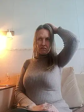 Snapshot of Evelina_cute chatting on January 9, 2026, 10:33 am Evelina cute online show from January 9, 2026, 10:33 am