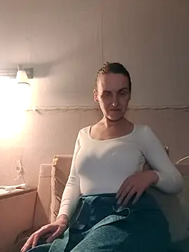 Snapshot of Evelina_cute chatting on November 9, 2025, 5:17 pm Evelina cute online show from November 9, 2025, 5:17 pm