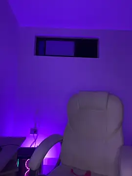 nyna 1 online show from April 18, 2026, 2:03 am