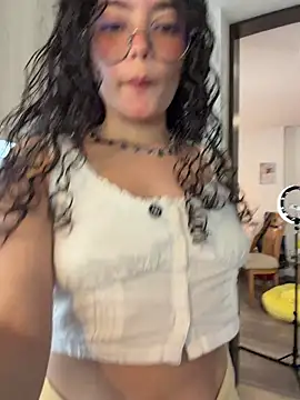 Snapshot of Antoniart_ chatting on February 9, 2026, 3:37 am Antoniart online show from February 9, 2026, 3:37 am