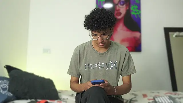 harrytwink18 online show from December 13, 2024, 1:33 pm