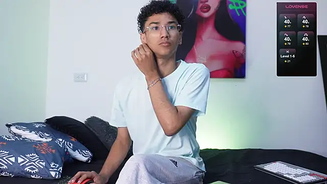 harrytwink18 online show from January 7, 2025, 1:24 pm