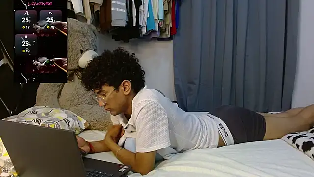 harrytwink18 online show from April 8, 2026, 2:35 am