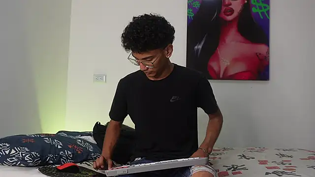 harrytwink18 online show from December 20, 2024, 1:22 pm